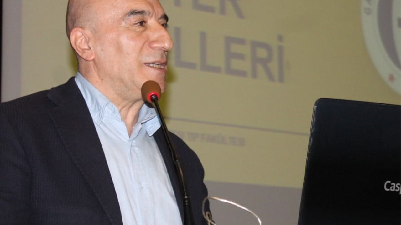 GAÜN Hastanesi'nde öğrencilerin oyuyla 'Altın Neşter Ödülleri' sahiplerini buldu