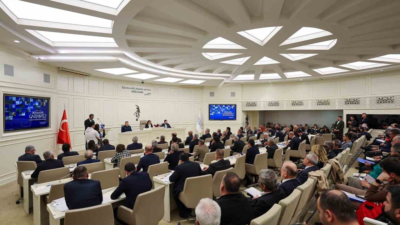 Gaziantep Büyükşehir Meclisi, Bakan Yusuf Tekin'e Fahri Hemşehrilik Verdi; Araban Çiftçisine 150 Bin Karpuz Fidesi Desteği Kararlaştırıldı