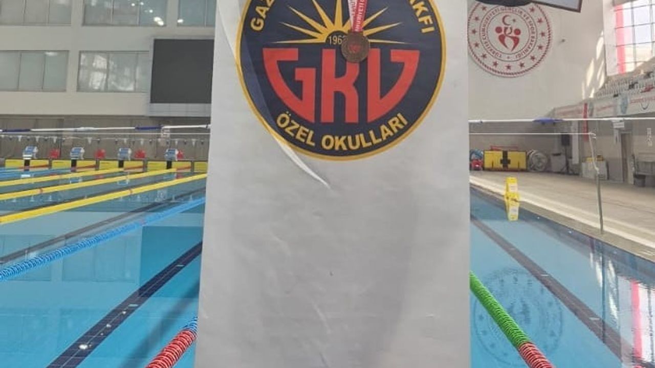 Gaziantep Kolej Vakfı öğrencileri Okullar Arası Yüzme İl Şampiyonası'nda çok sayıda derece elde etti