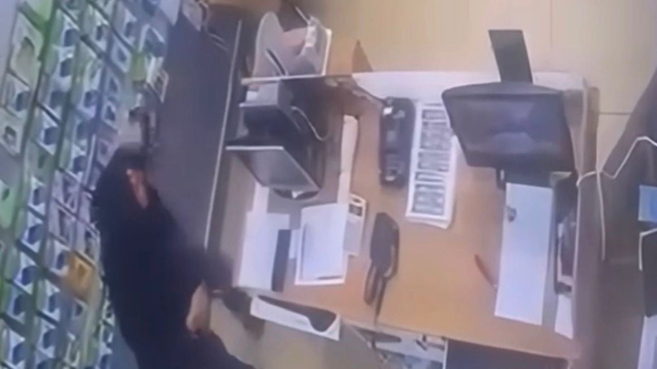 Gaziantep Nizip'te alacak verecek tartışması sonrası iş yerinde bir kişi ayaklarından vuruldu