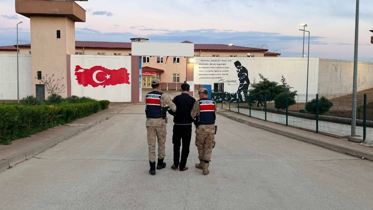 Gaziantep'te 26 yıl 8 ay 10 gün kesinleşmiş hapis cezasıyla aranan kişi Nurdağı'nda yakalandı