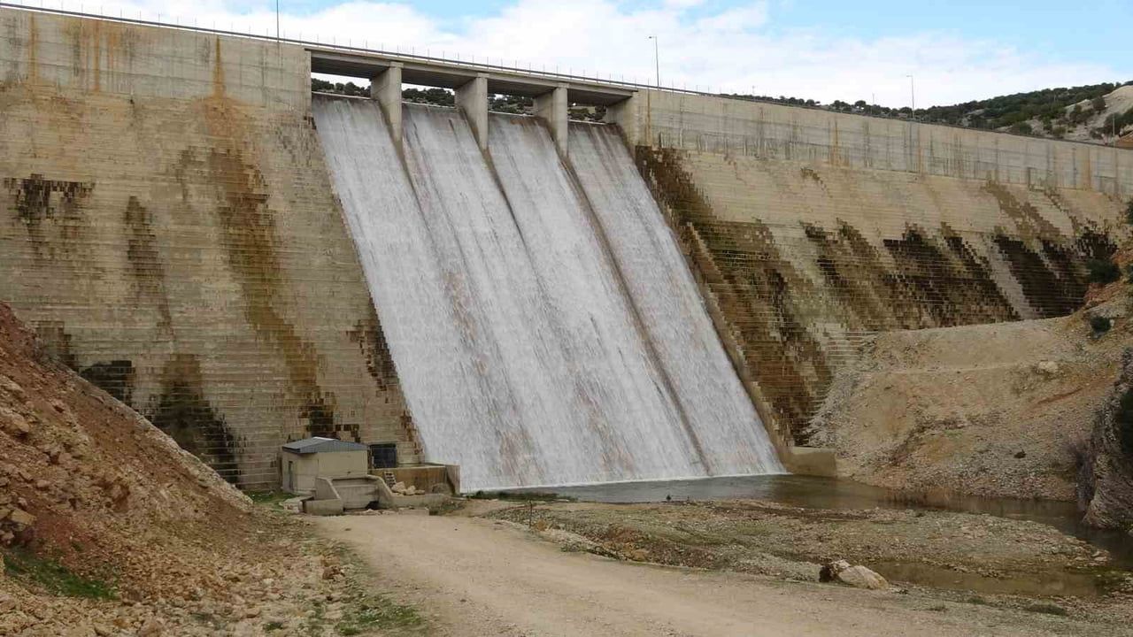Gaziantep’te barajlar yüzde 100 doluluğa ulaştı; kontrollü su tahliyesi başlatıldı