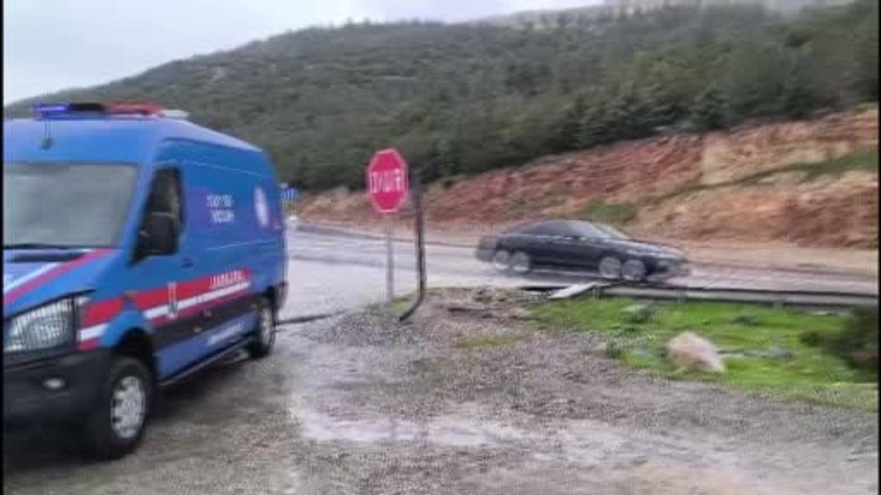 Gaziantep'te D-400 Gökçedere Kavşağı'nda Otomobil Uçuruma Yuvarlandı: 1 Ölü