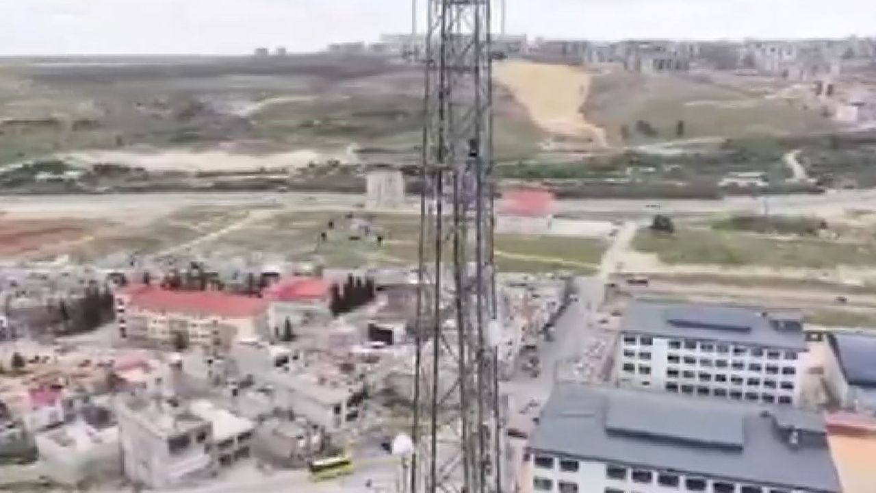 Gaziantep'te elektrik direğine çıkan kişi, polis dronla ikna edilerek vazgeçirildi