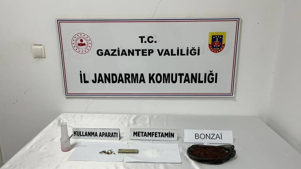Gaziantep'te İslahiye'de jandarma operasyonu: Üzerinde uyuşturucu bulunan 4 şüpheliden 1'i tutuklandı