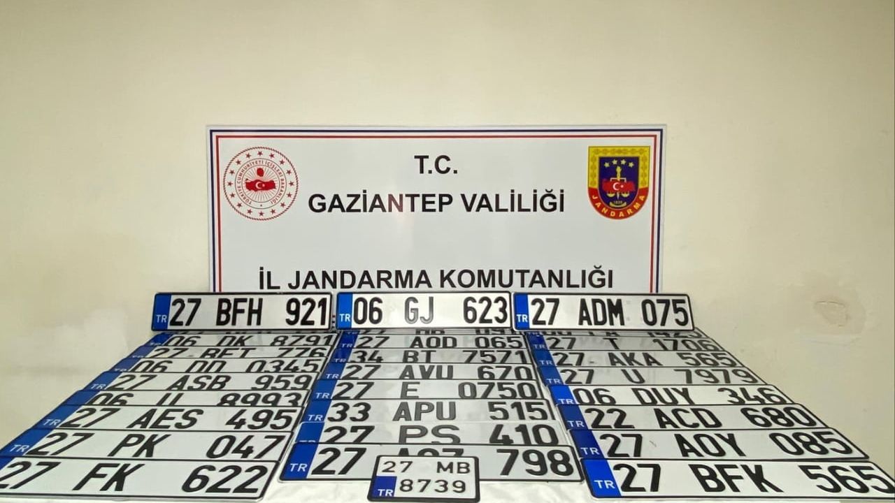 Gaziantep’te oto yıkamada 27 sahte APP plaka ele geçirildi; 2 gözaltı