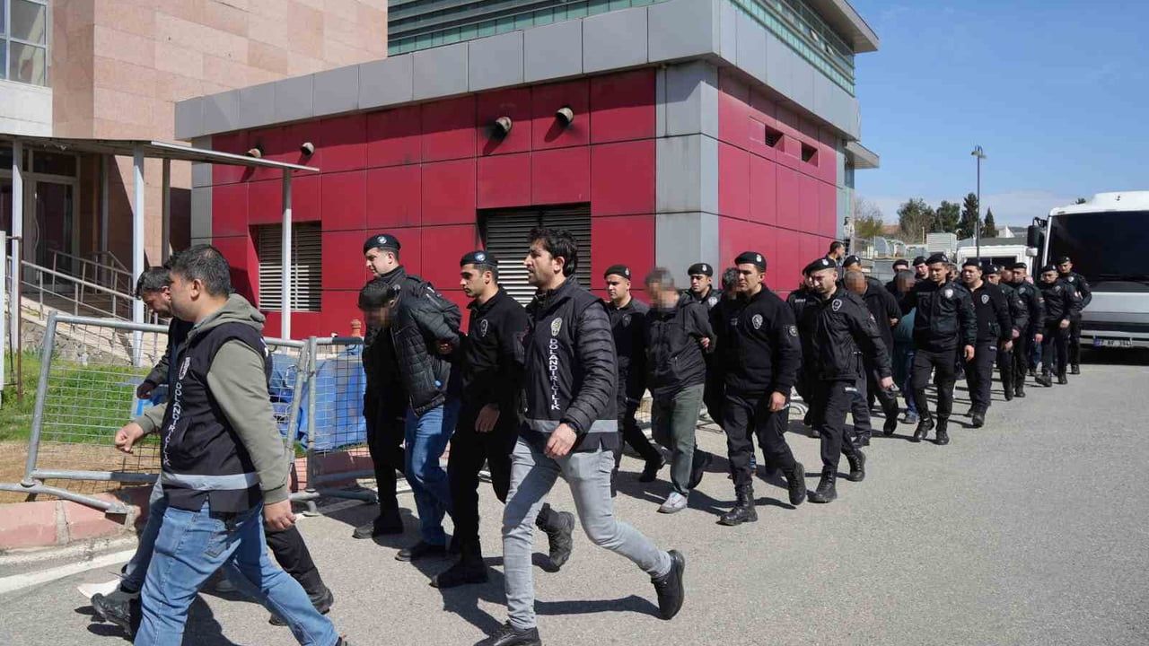 Gaziantep’te sahte senet operasyonu: GAÜN öğretim görevlisi dahil 10 kişi tutuklandı