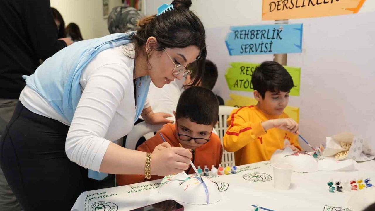 Gaziosmanpaşa’da 2 Nisan’da Otizm Farkındalık Etkinlikleri: Öğrenciler Yeteneklerini Sergiledi
