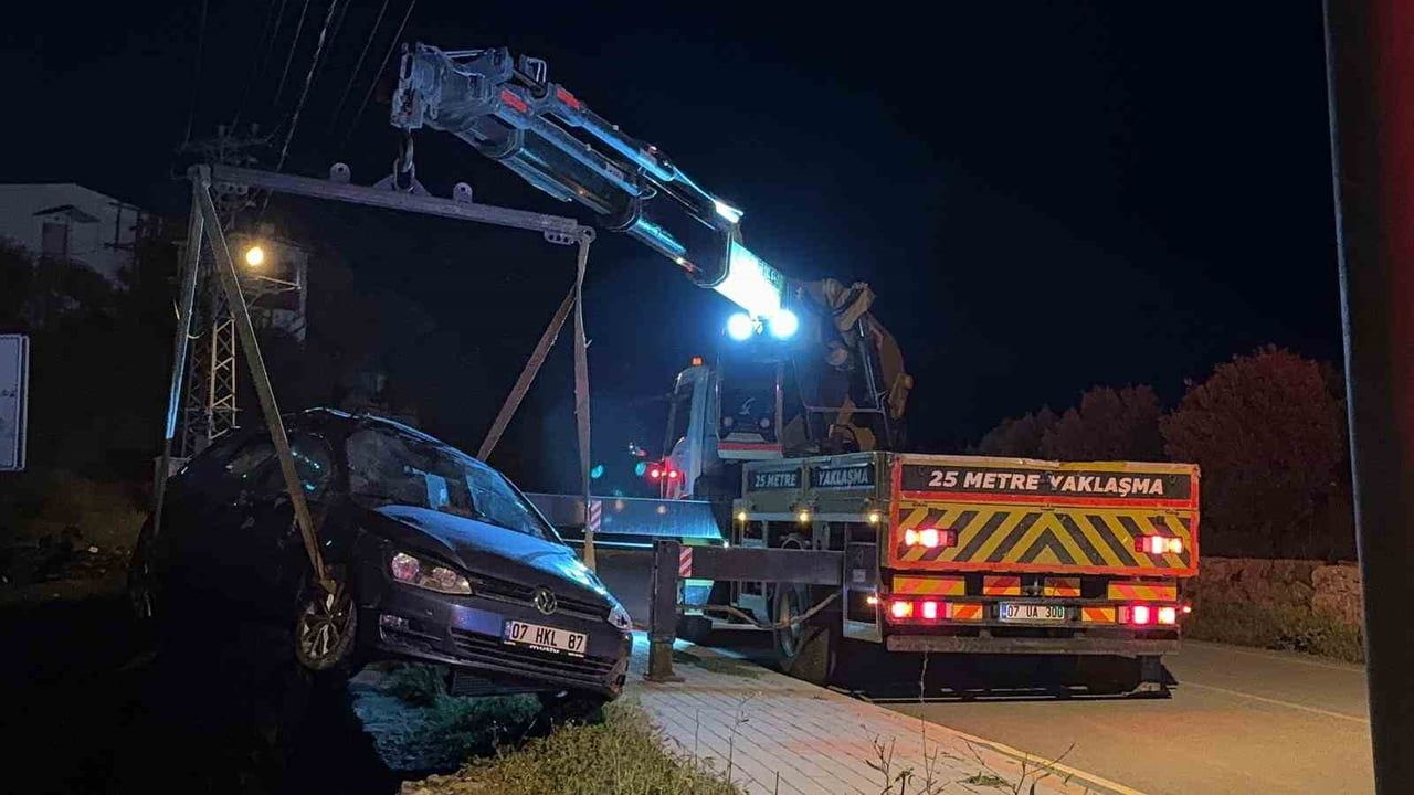 Gazipaşa'da Mahmut S. idaresindeki otomobil 7 metreden yuvarlandı; sürücü yara almadan kurtuldu