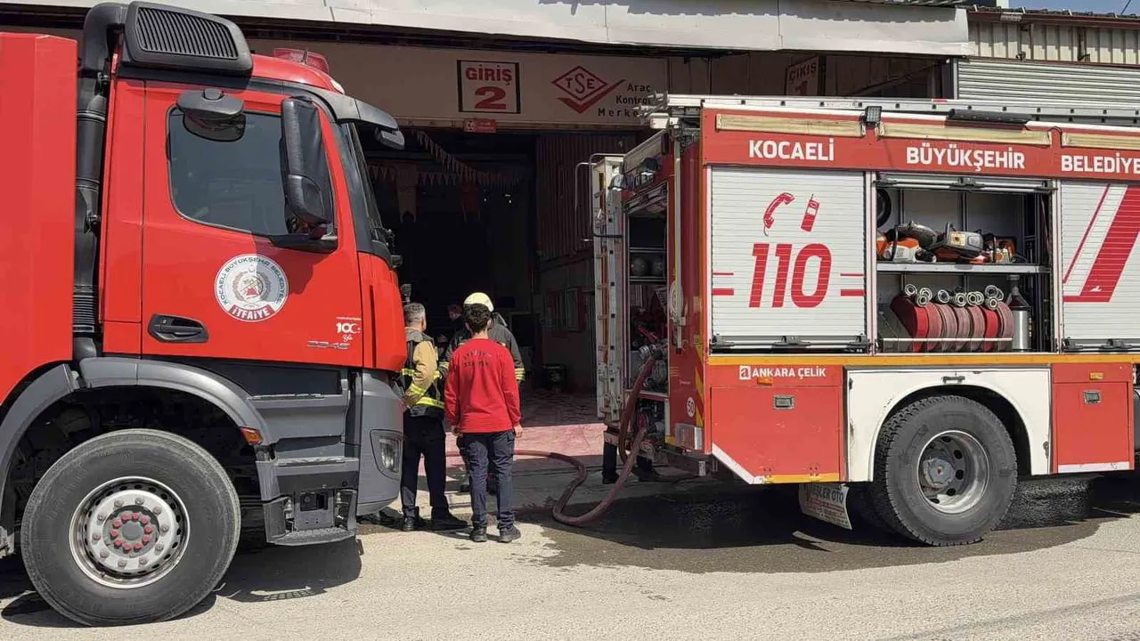 Gebze’de takograf yetkili servisinde ofis yangını kontrol altına alındı