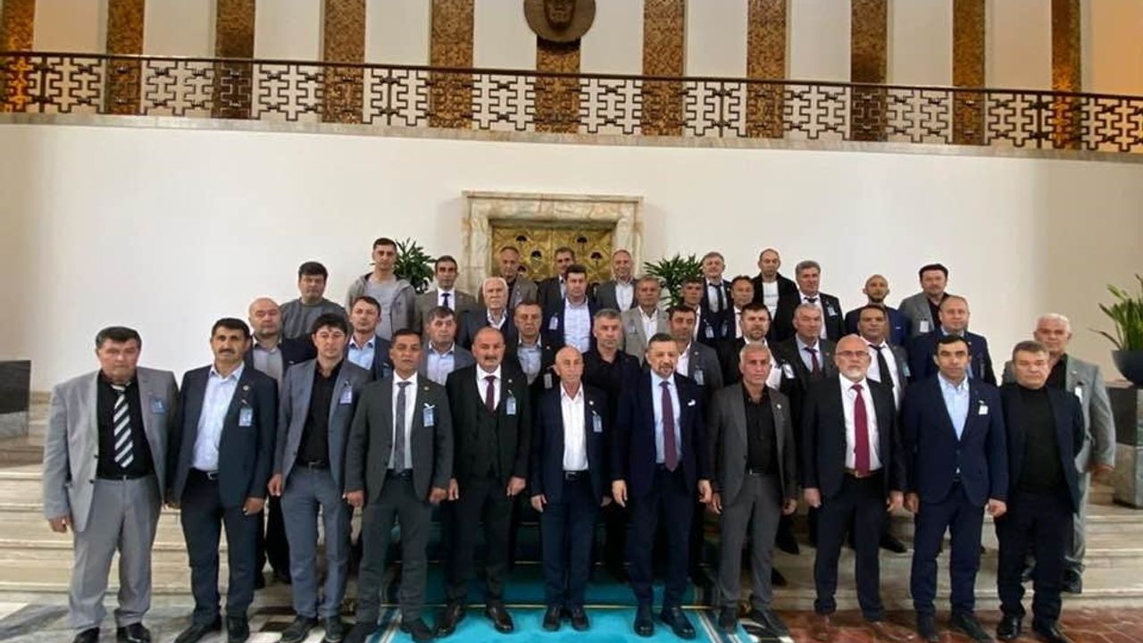 Gedizli muhtarlar TBMM'de: Köy sorunları Milletvekili Ahmet Erbaş'a iletildi