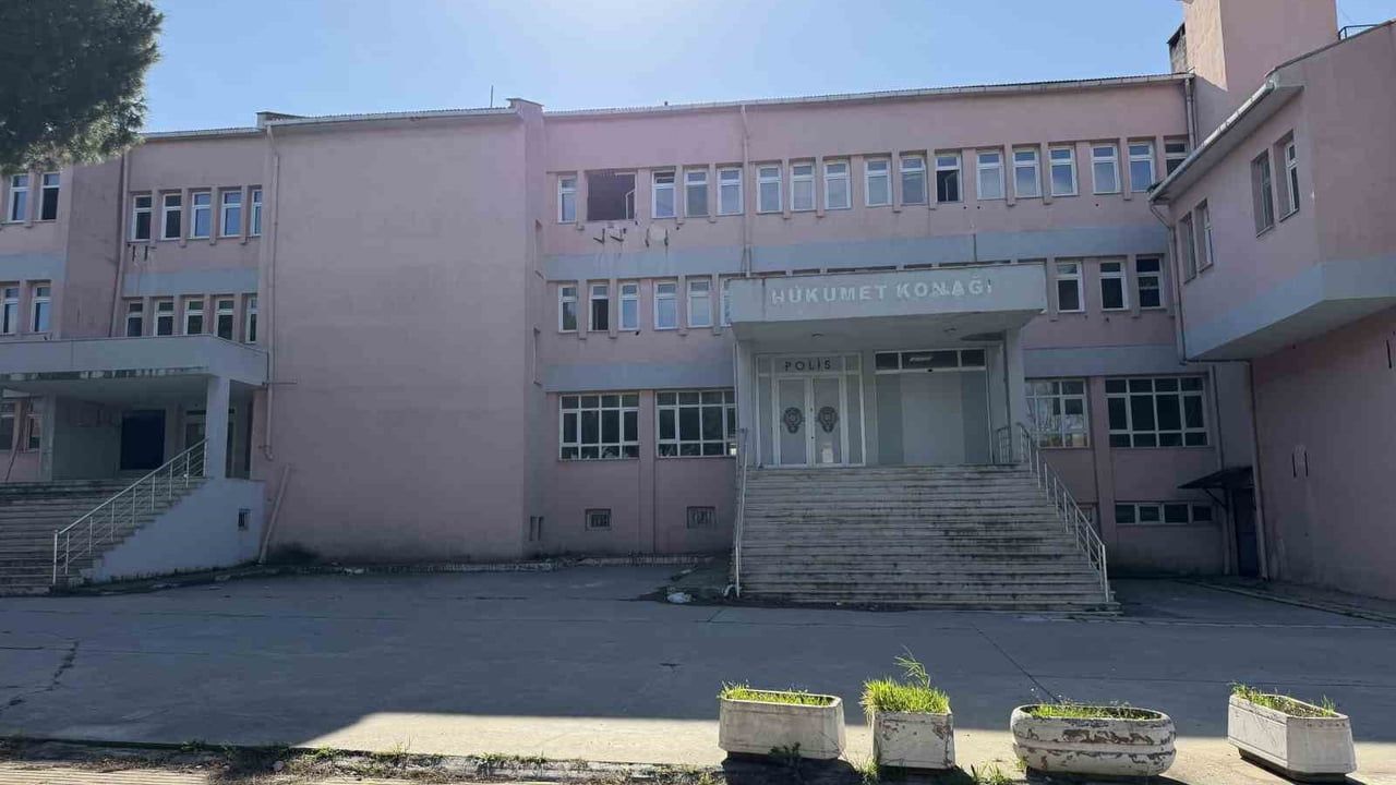 Gelibolu’daki eski kaymakamlık binası restorasyon karşılığı konuk evi olarak ihaleye çıkıyor