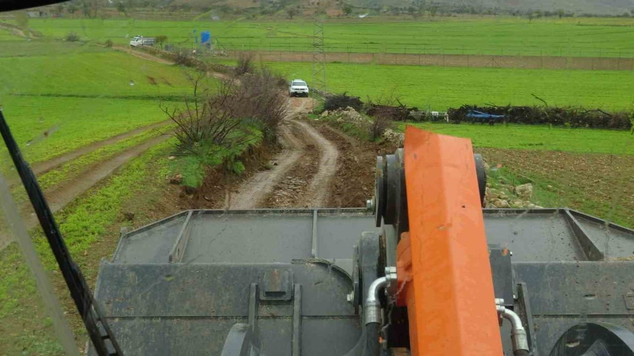 Gercüş'te çamura saplanan araçtaki hasta özel idare ekipleri tarafından kurtarıldı
