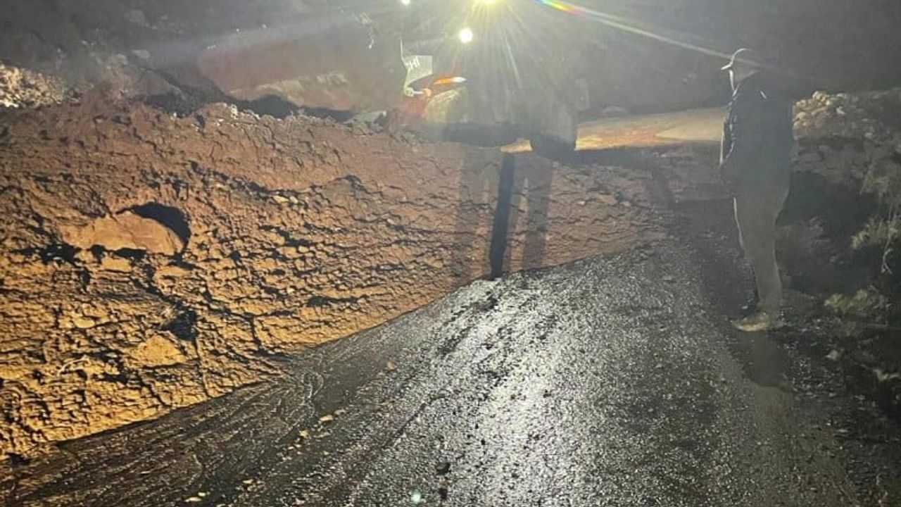 Gercüş’te heyelan: Seki–Gökçepınar yolu İlçe Özel İdare ekipleriyle yeniden açıldı