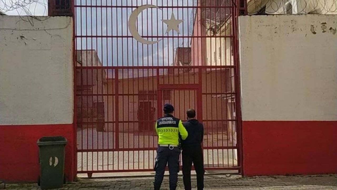 Germencik’te kesinleşmiş 5 yıl 10 ay 10 gün hapis cezası bulunan hükümlü jandarma tarafından yakalandı