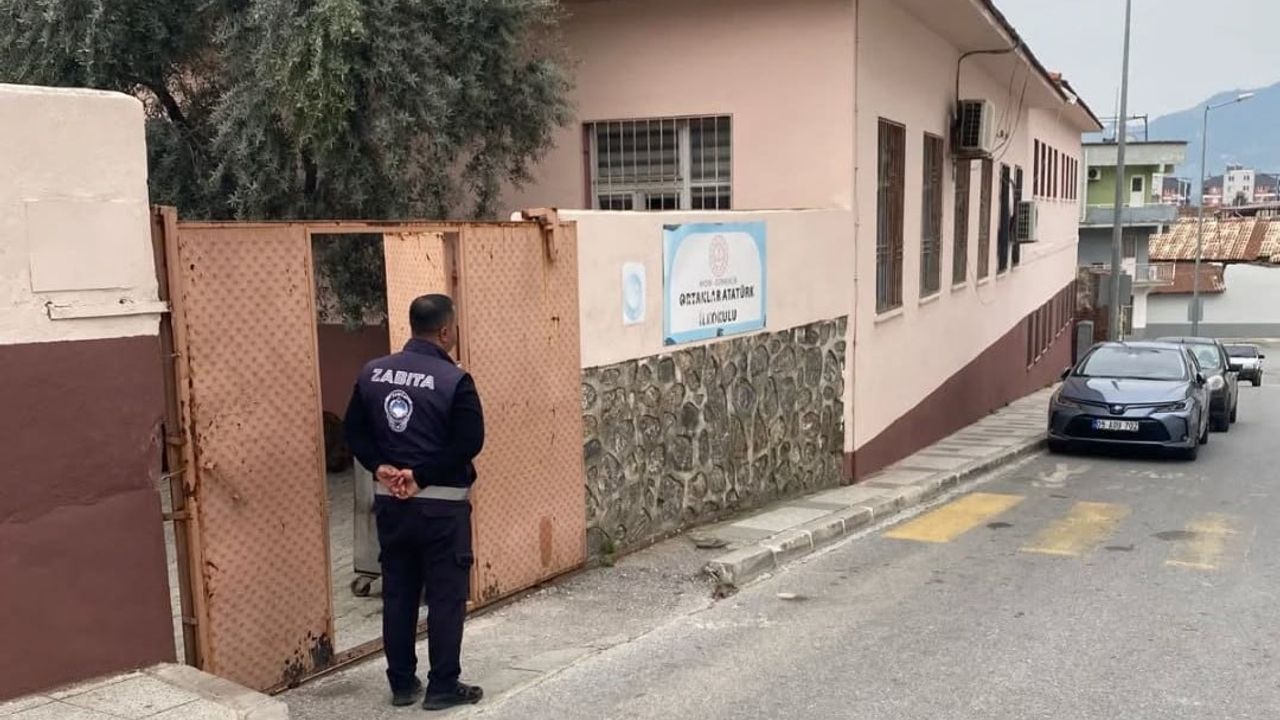 Germencik’te zabıta ekiplerinin okul nöbeti sürüyor — 2025-2026 eğitim döneminde de devam ediyor