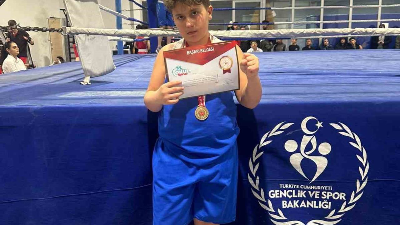 GKV'li Doğan Tuna Çalışıcı Gaziantep Yıldız Erkekler Boks Şampiyonluğuna Ulaştı