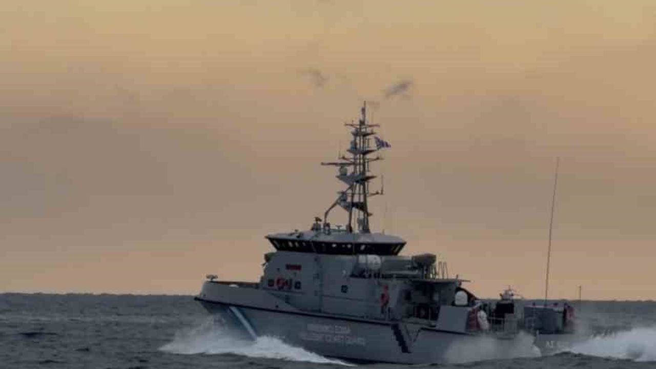 Gökçeada açıklarında Yunan Sahil Güvenliği'nin Türk balıkçı teknesini taciz ettiği görüntülendi