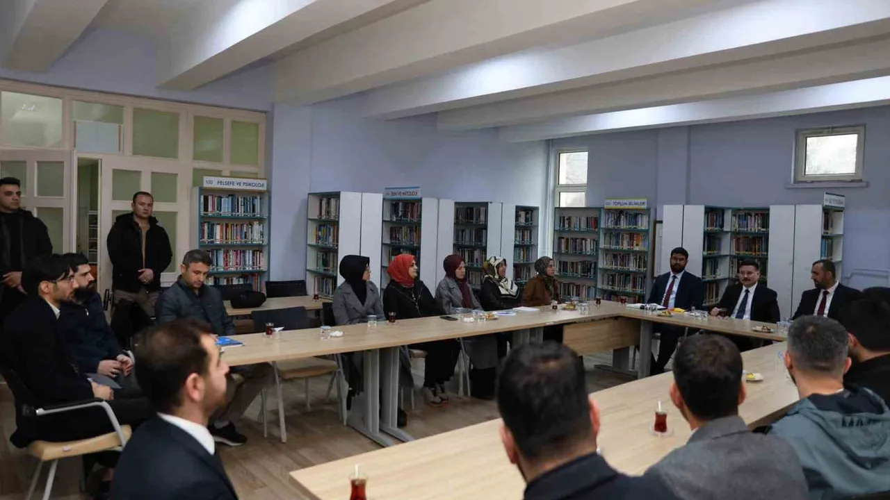 Gökçeada Kaymakamı Osman Acar, İlçe Müftülüğü Personeliyle Toplantı Yaptı