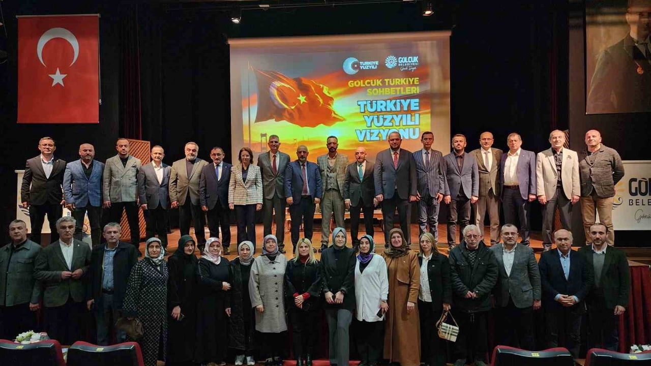 Gölcük'te 'Türkiye Yüzyılı Vizyonu' Tartışıldı: Savunma, Enerji ve Bölgesel Rol Öne Çıktı