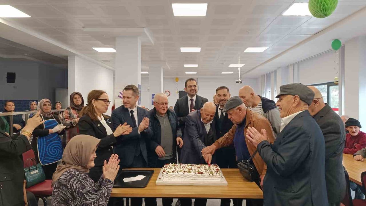 Gördes Huzurevi'nde kapsamlı sağlık taraması ve kültürel moral etkinliği