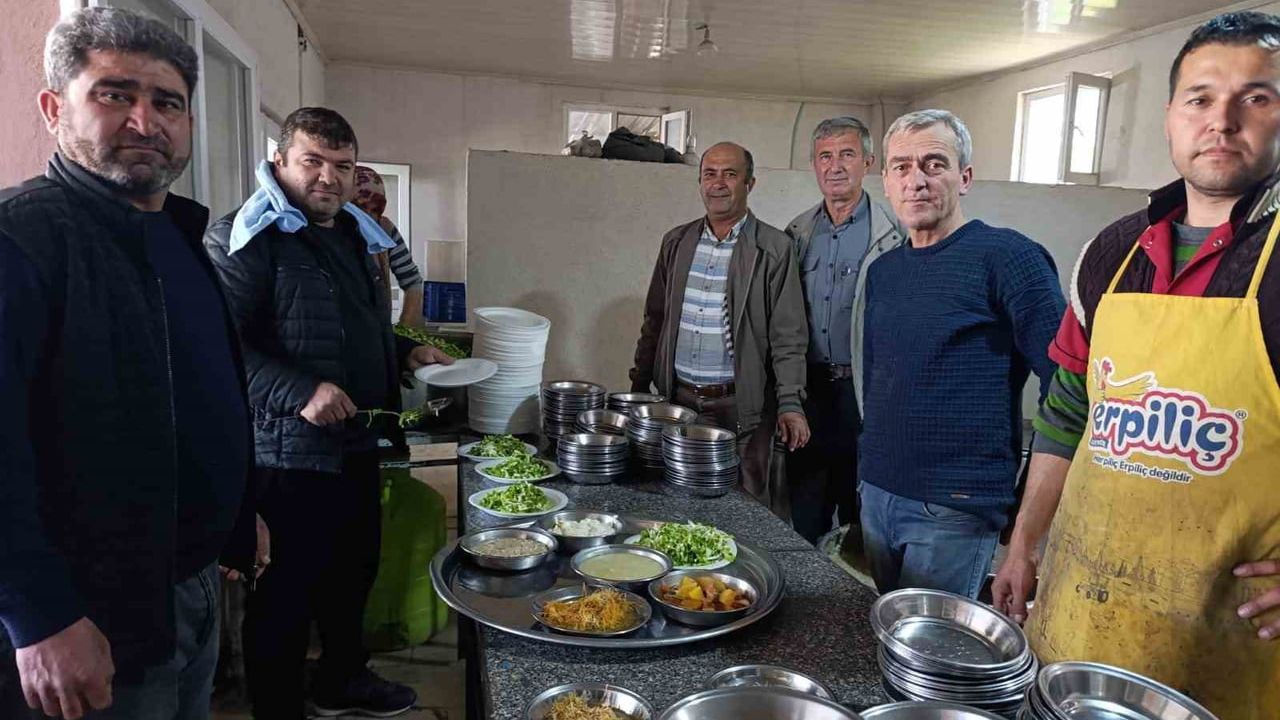 Gördes Tepeköy’de asırlık köy hayrı binleri buluşturdu