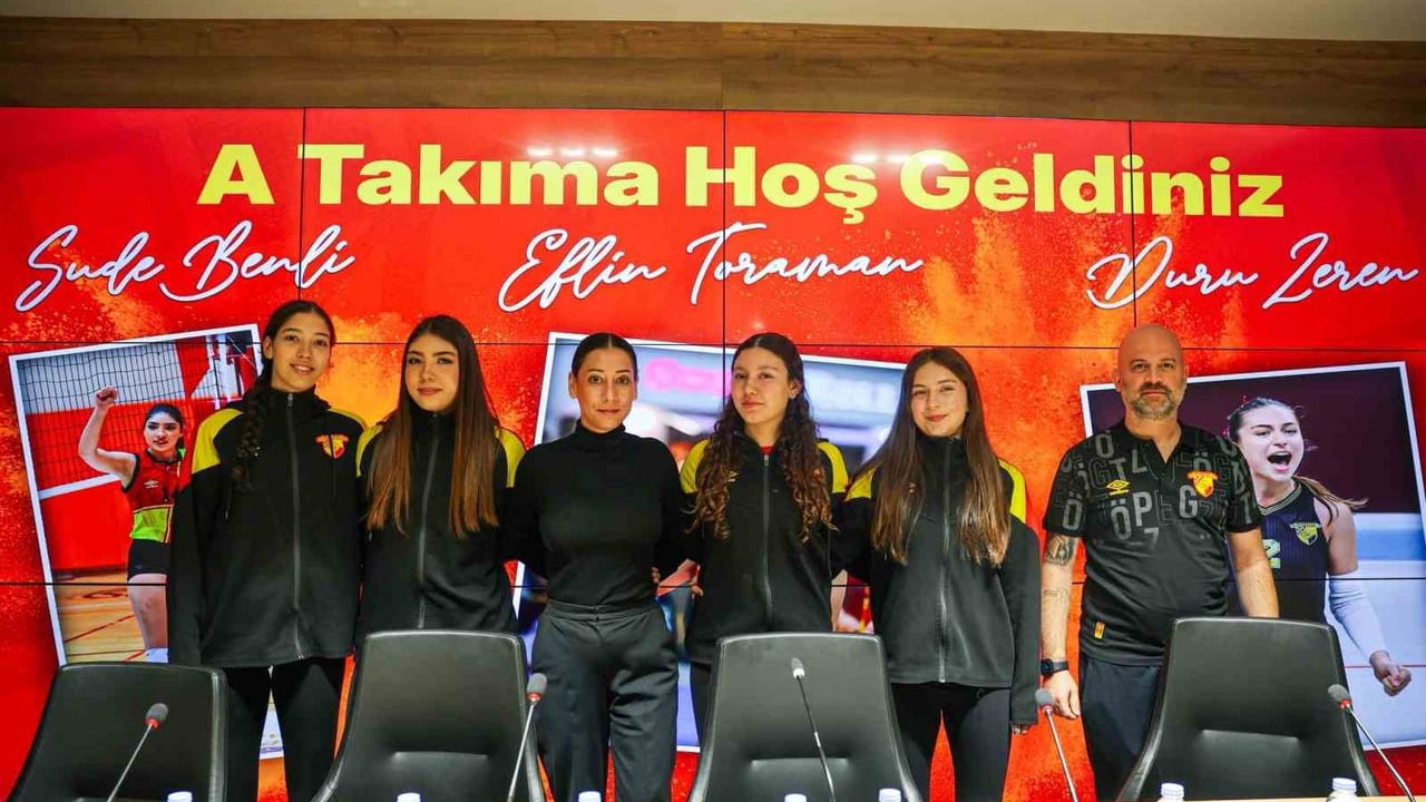 Göztepe Voleybol, altyapıdan Eflin Toraman, Duru Zeren ve Sude Benli ile profesyonel sözleşme imzaladı