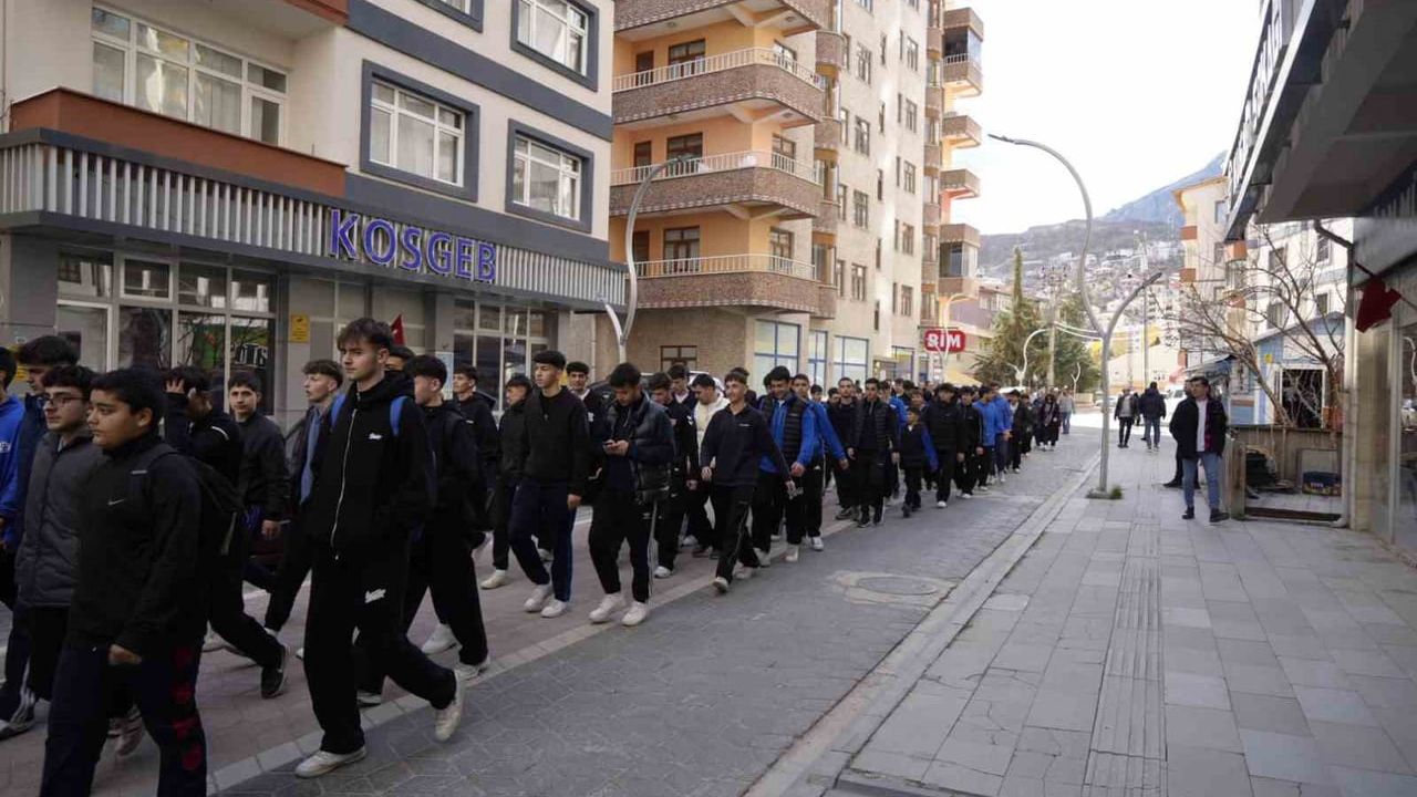 Gümüşhane'de Dünya Sağlık Günü kapsamında obeziteye dikkat çeken yürüyüş