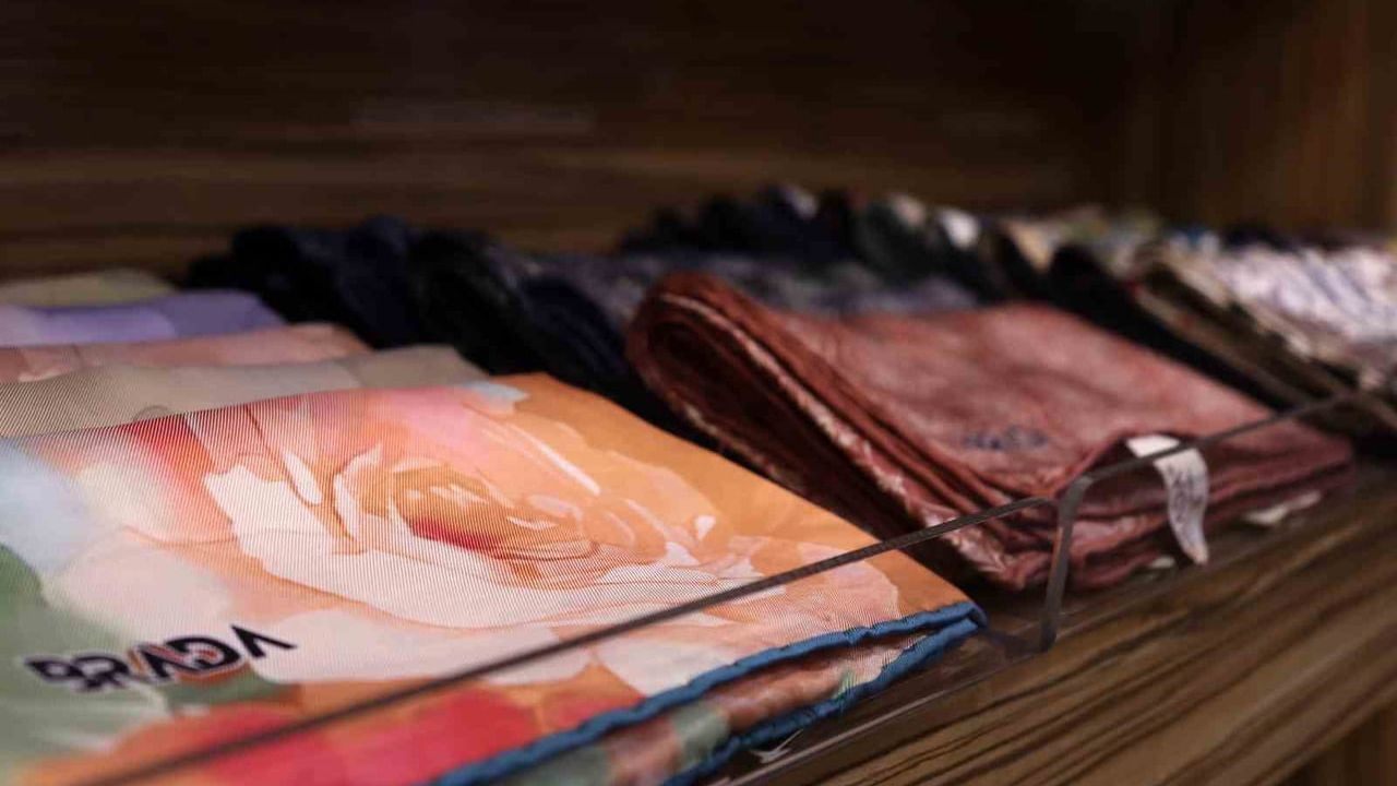 Gümüşhaneli Girişimci Çiğdem Yakut, Anadolu Motiflerini Modern Eşarplara Taşıyor