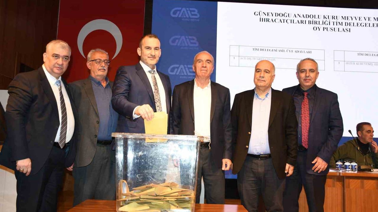 Güneydoğu Anadolu Kuru Meyve ve Mamulleri İhracatçıları Birliği'nin yeni başkanı Murat Bakır oldu