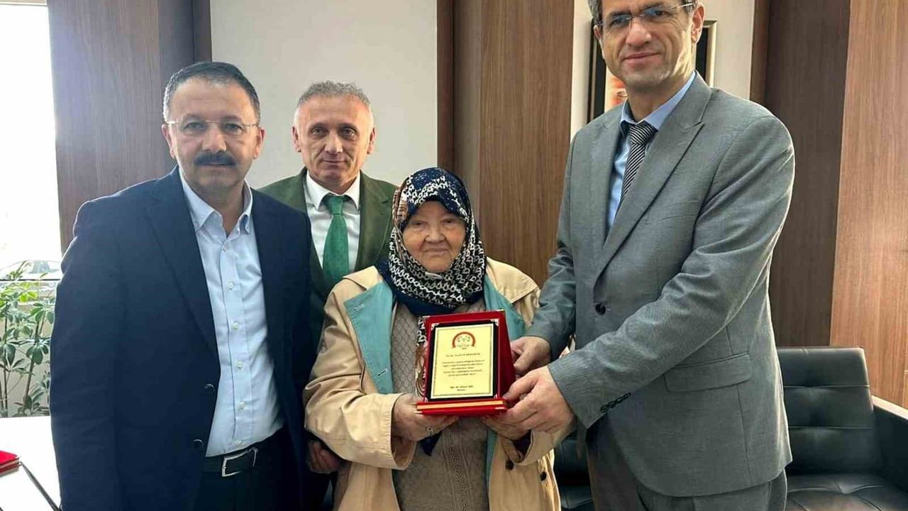 Gurbetçi anne ve oğlundan Görele'ye 1 milyon 200 bin TL değerinde sağlık donanımı desteği