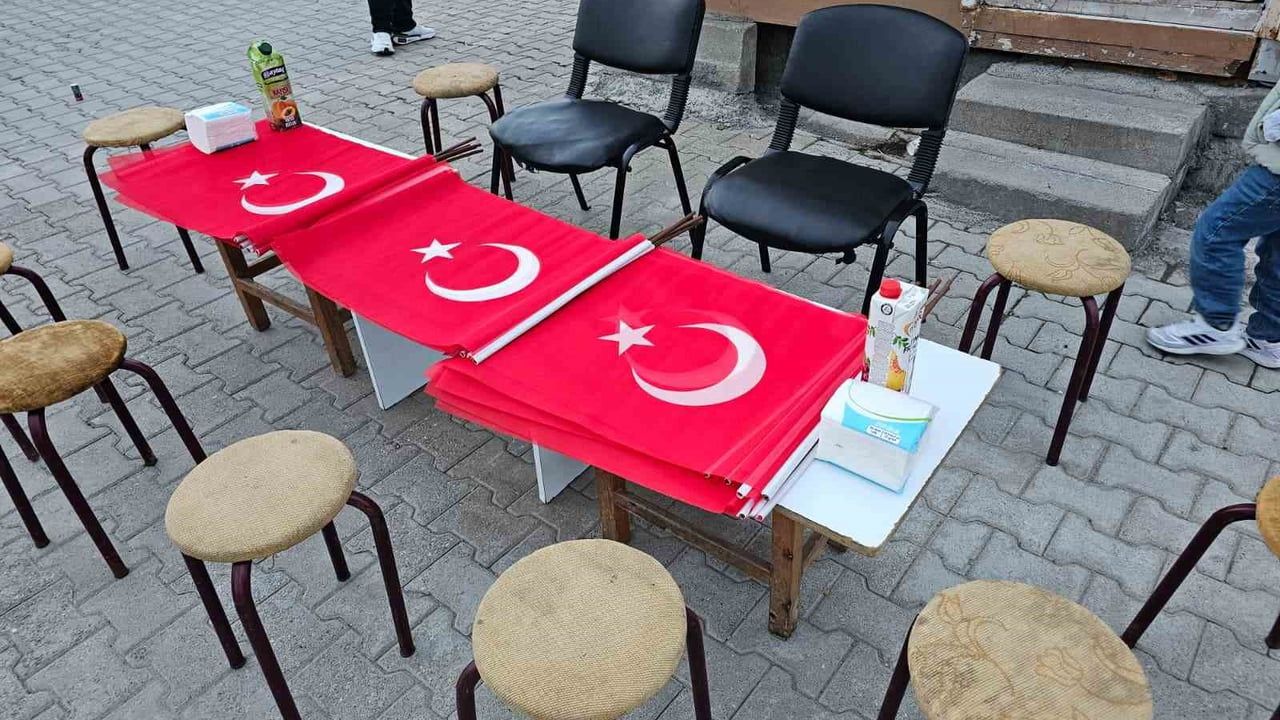 Güroymak'ta polislere pastalı sürpriz: Türk Polis Teşkilatı'nın 181. kuruluş yıl dönümü kutlandı