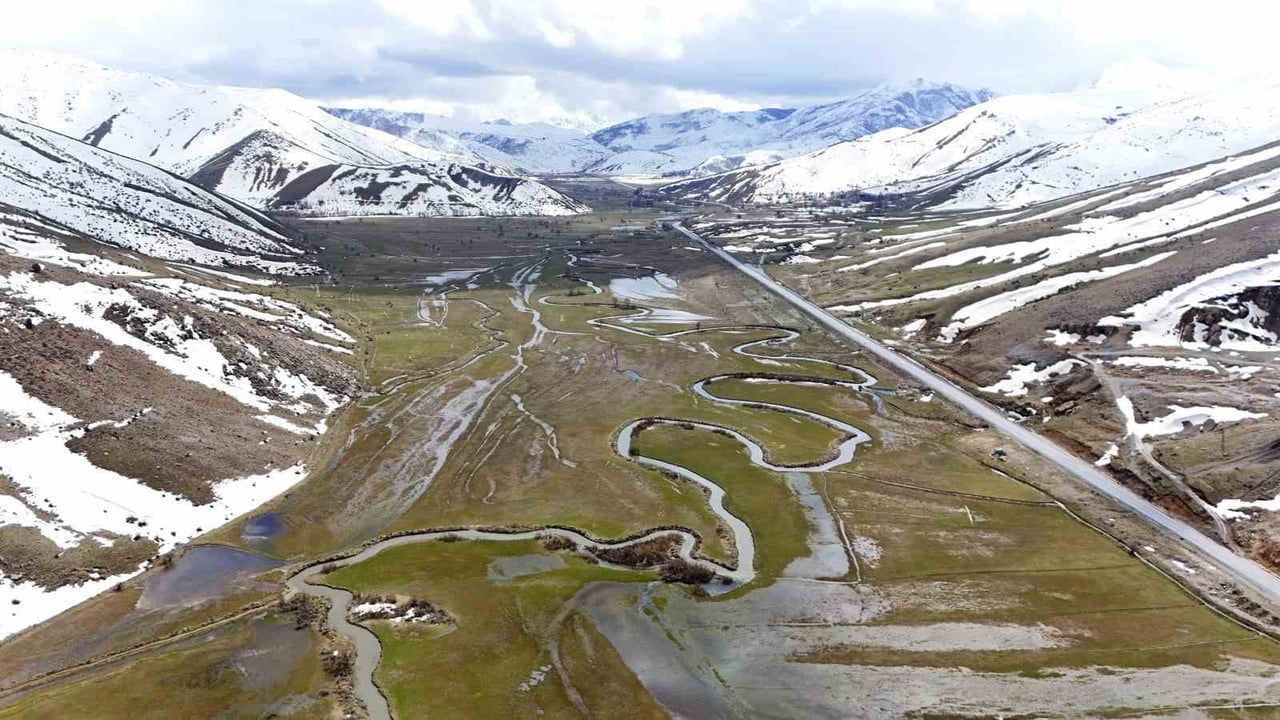 Güzeldere Menderesleri Baharla Yeniden Canlandı: Drone ile Havadan Görüntüler