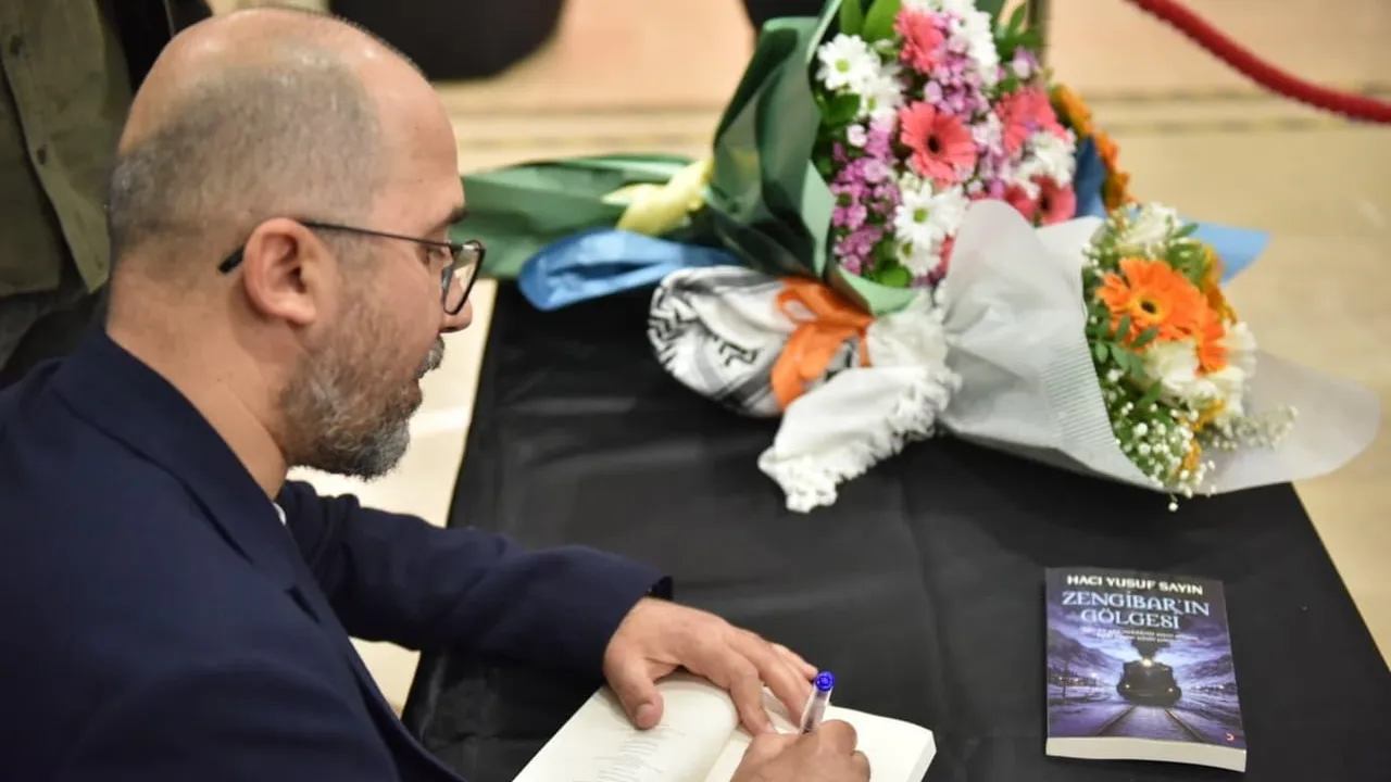 Hacı Yusuf Sayın, Zengibar’ın Gölgesi gelirini Kirişçiler köyü okuluna bağışladı