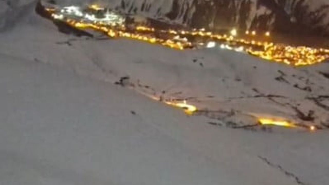 Hakkari’de Mergabütan Kayak Yolu’nda Tilkilerin Akşam Oyunu