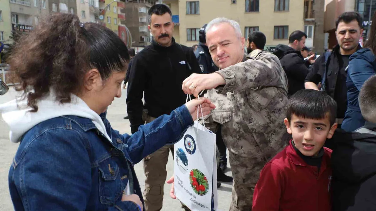Hakkari'de Polis Haftası etkinliği yoğun ilgi gördü