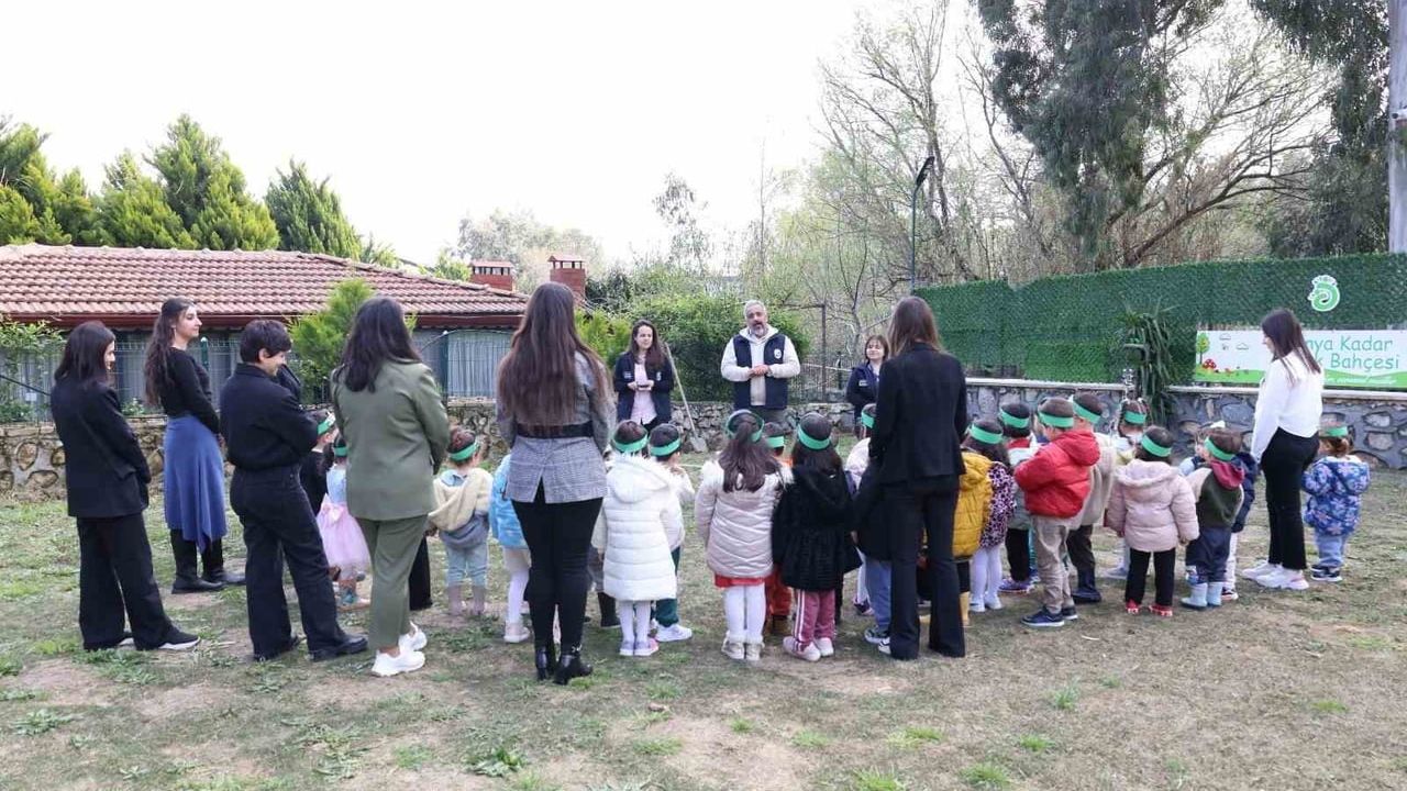 Hatay Büyükşehir Belediyesi Orman Haftası'nda Okullarda Fidan Dikimi ve Çevre Eğitimi Yürüttü