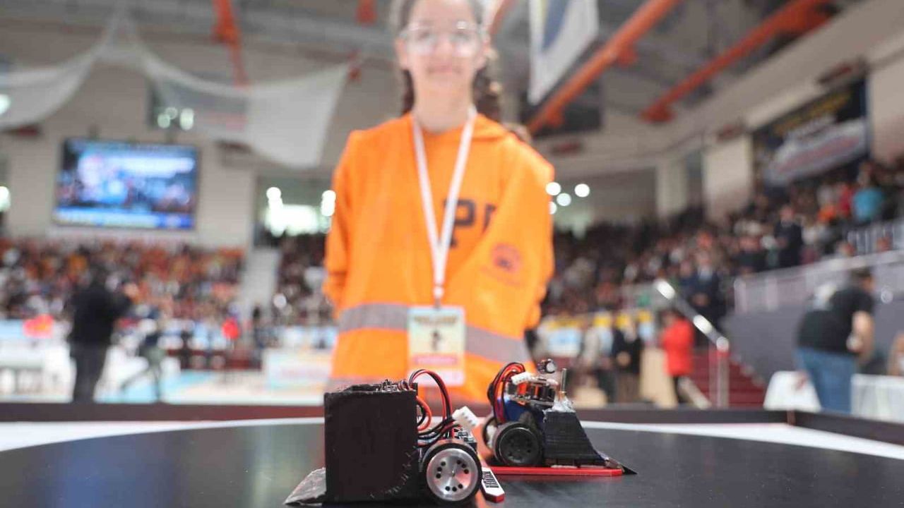 Hatay’da 2-3-4 Nisan'da düzenlenen Hataybot yarışmasına 4 bin 67 öğretmen ve öğrenci katıldı