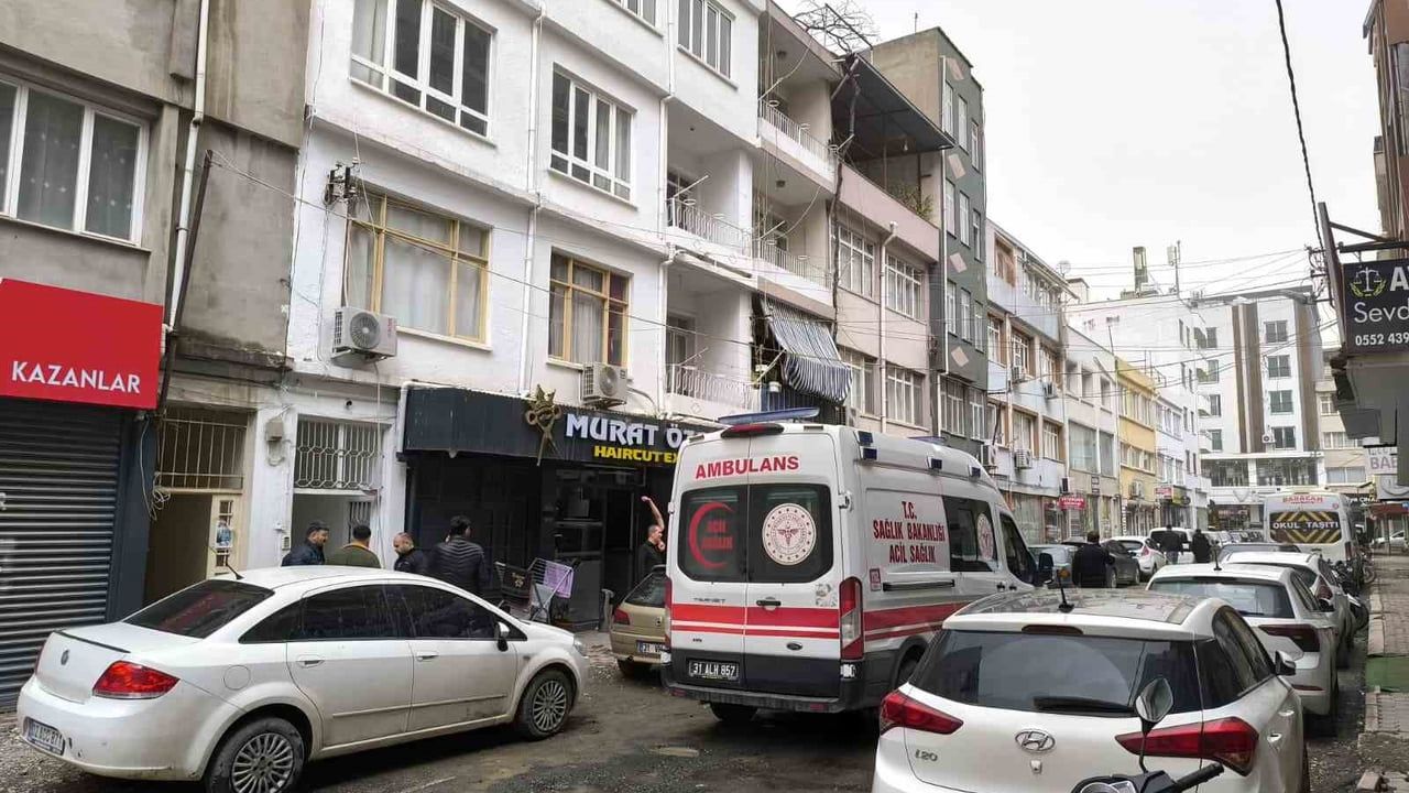 Hatay'da 75 yaşındaki İsmail Özer evinde bıçaklanmış halde ölü bulundu