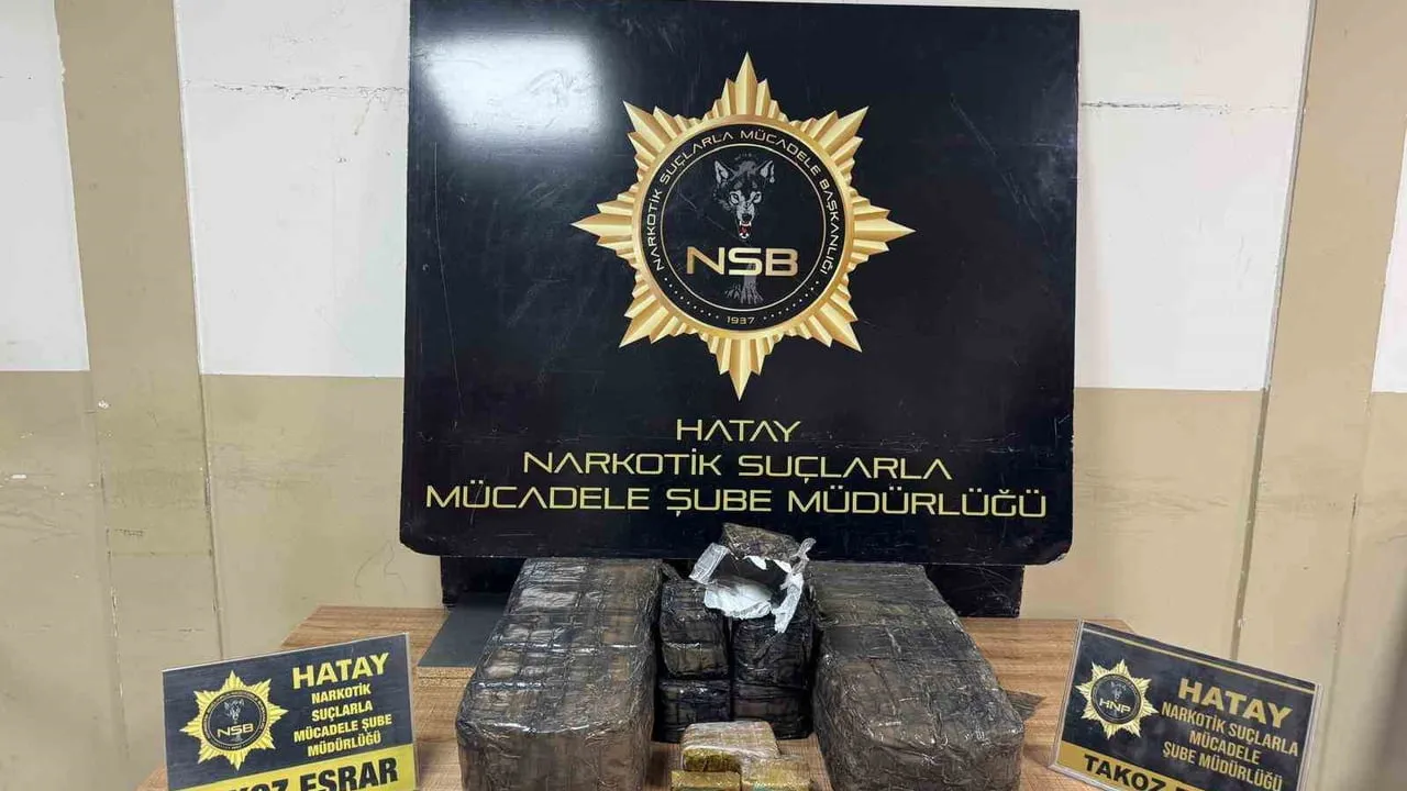 Hatay'da sahile vuran çuvalda 36 kilogram takoz esrar ele geçirildi