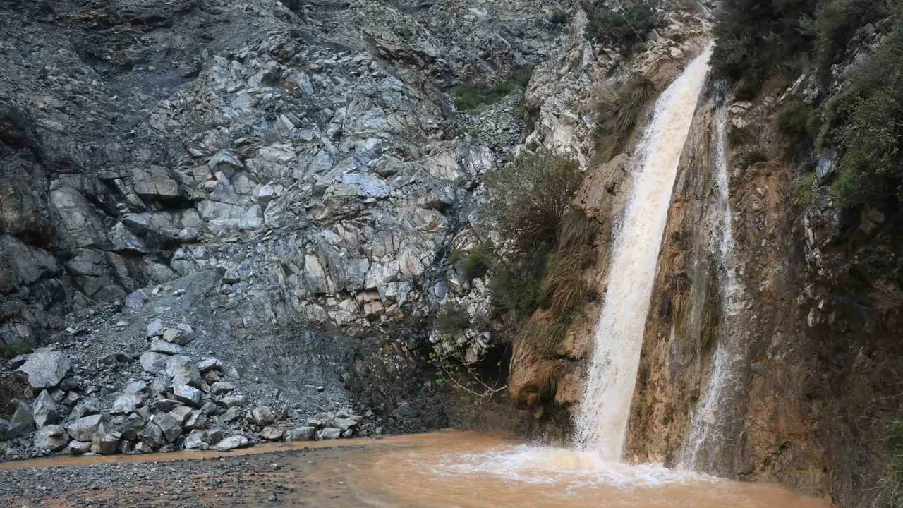 Hatay'da Şarlak Şelalesi, yeni yıl yağışlarıyla yeniden akmaya başladı