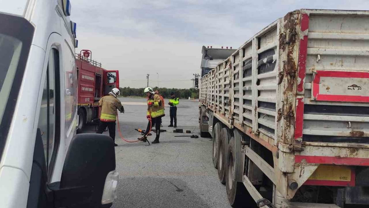 Hatay'da tır tamiri sırasında araç hareket etti: Sürücü Mahmut Dadaş yaşamını yitirdi