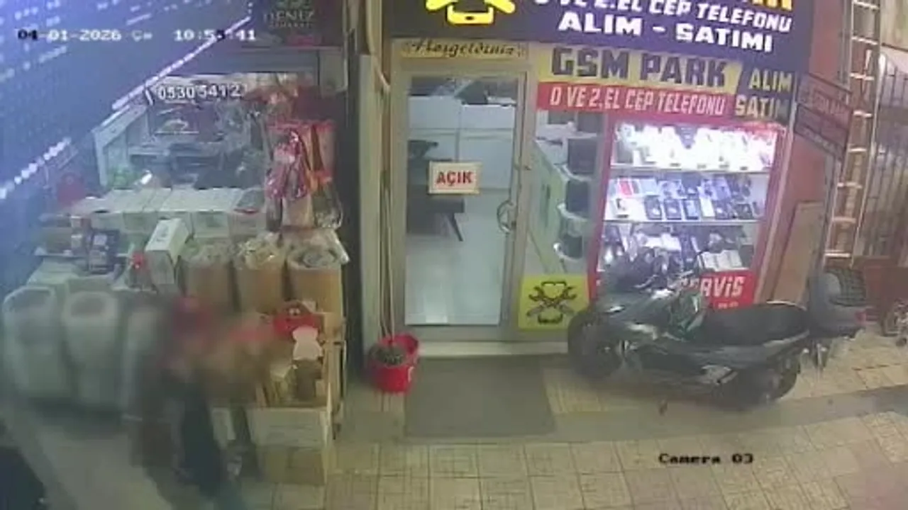 Hatay Dörtyol'da cep telefonu hırsızlığı: 'Kamera var' uyarısına rağmen 2 şüpheli yakalandı