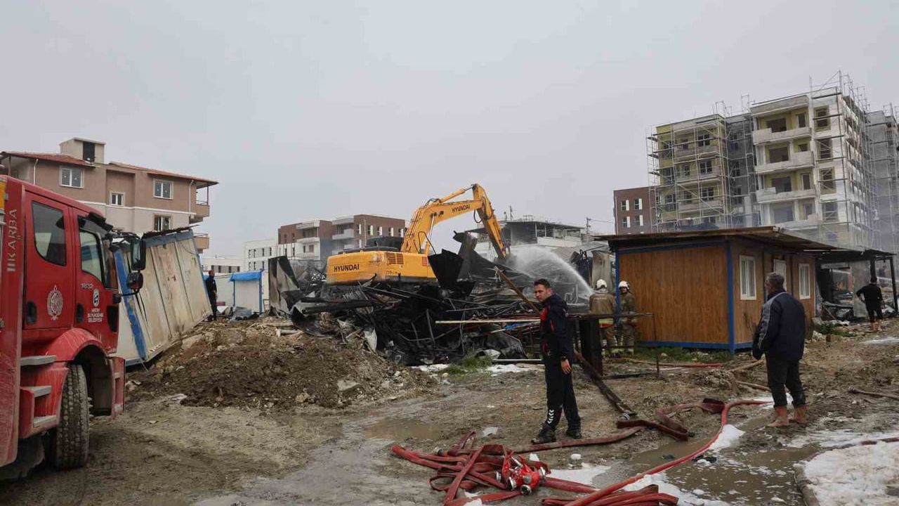 Hatay’ın Defne ilçesinde işçi yatakhanesi yandı; 2 katlı bina kullanılamaz hale geldi