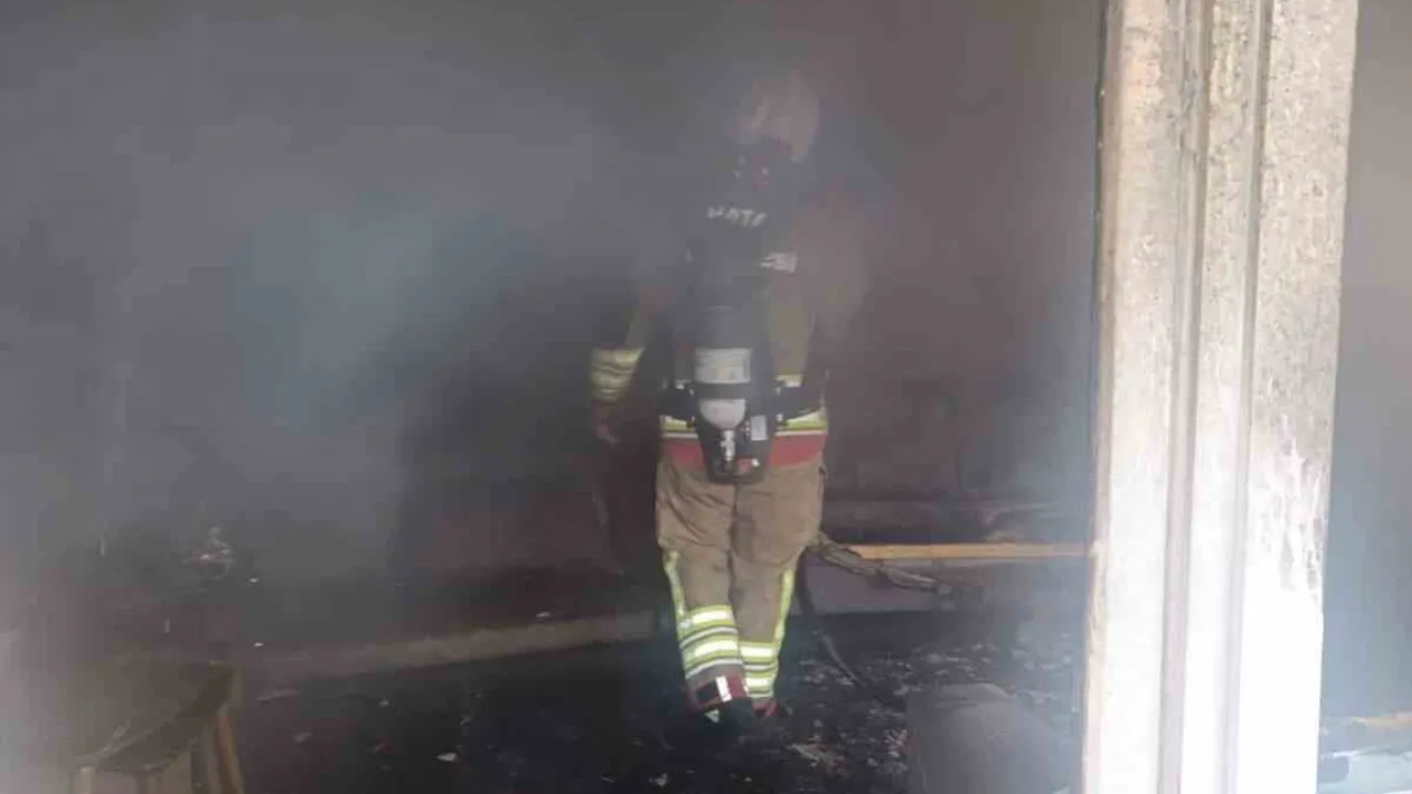 Hatay Reyhanlı Esentepe Mahallesi'nde mesken yangını: Ev kullanılamaz hale geldi, can kaybı yok