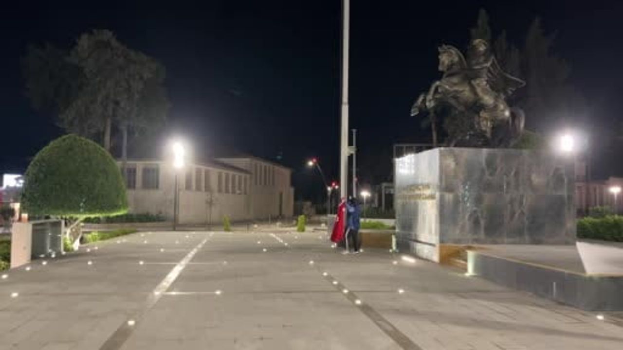 Hataylı Taraftar 25 km Kat Edip Antakya Meydanında A Milli Takımın 2026 Dünya Kupası Başarısını Gözyaşlarıyla Kutladı