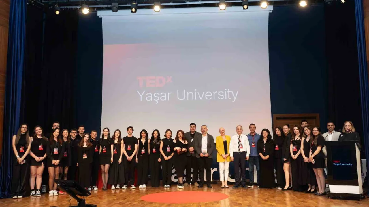 Hayatı Değiştiren 'Kıvılcımlar' Yaşar Üniversitesi'nde: TEDx'te İlham Veren Hikayeler