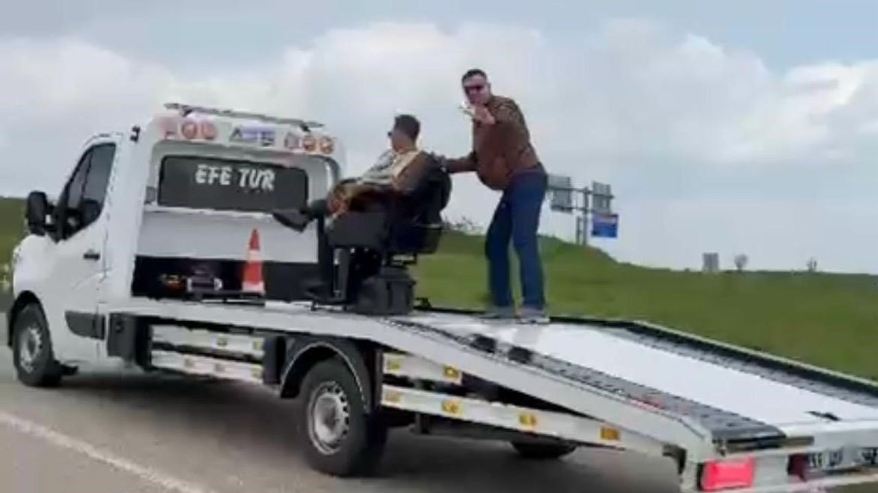 Hayrabolu’da sıra dışı tıraş: Berber Selçuk Alçiçek müşterisini çekici üzerinde traş etti