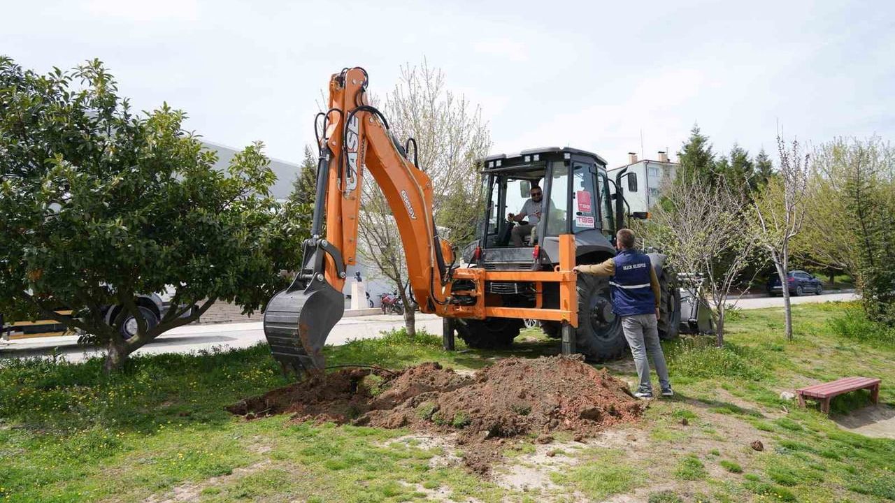 Hibe Edilen Kazıcı Yükleyici Kepçe Bilecik'te 15 Temmuz Şehitler Anadolu Lisesi'nde İlk Kez Kullanıldı