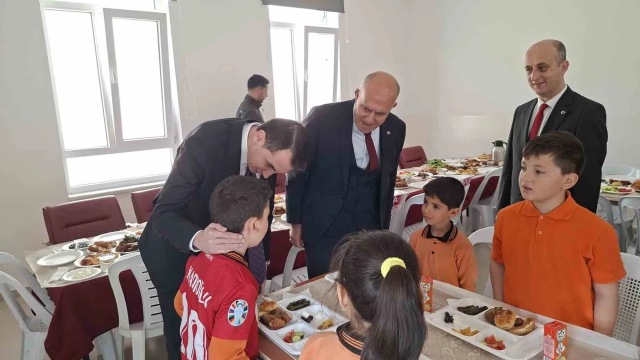 Hisarcık Atatürk İlkokulu'nda 'Aile Yılı' kapsamında okul-aile kahvaltı etkinliği